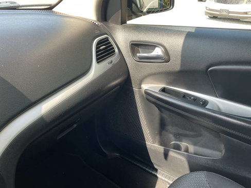 Used 2015 Dodge Journey SXT w/ Flexible Seating Group image 13