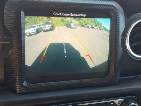 Used 2018 Jeep Wrangler Unlimited Sahara image 21