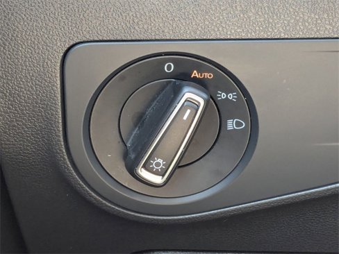 Used 2022 Volkswagen Tiguan SE image 18