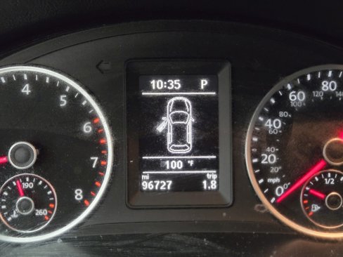 Used 2015 Volkswagen Tiguan S image 16