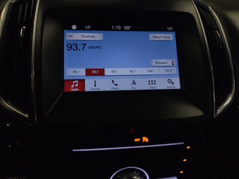 Used 2019 Ford Edge Titanium image 25