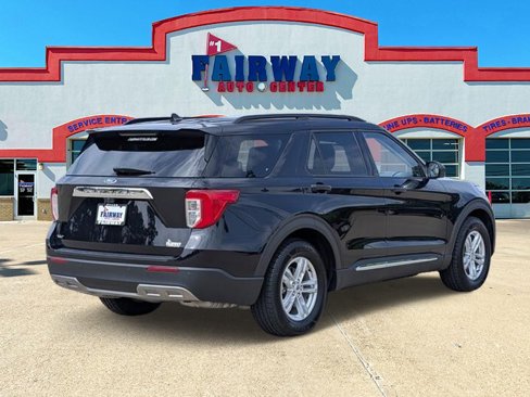 Used 2023 Ford Explorer XLT w/ Equipment Group 202A image 4