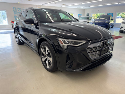Used 2024 Audi Q8 e-tron Premium image 4