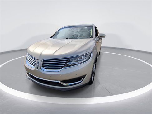Used 2017 Lincoln MKX Reserve w/ Driver Assistance Package image 4