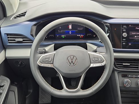 Used 2022 Volkswagen Taos SE image 17