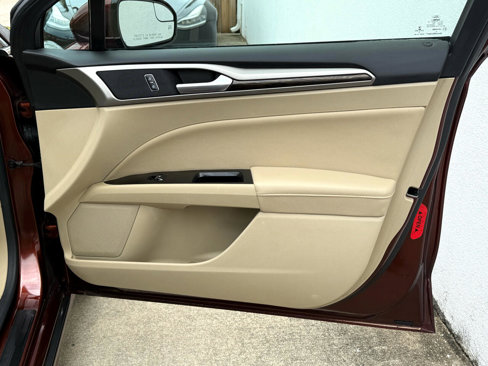 Used 2016 Ford Fusion Energi SE image 32