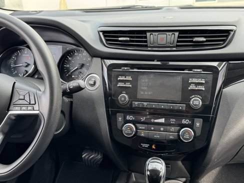 Used 2018 Nissan Rogue Sport SV image 22