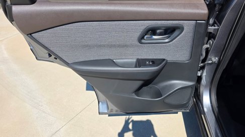 Used 2023 Nissan Rogue SV image 21
