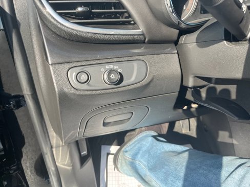 Used 2021 Buick Encore Preferred w/ Safety Package image 13