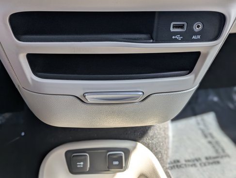 Used 2020 Chrysler Voyager Lxi image 27