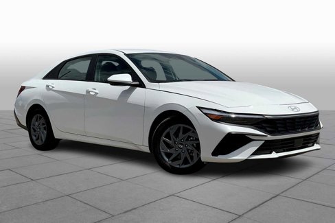 Used 2024 Hyundai Elantra SEL image 2