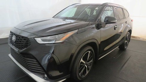 Certified 2022 Toyota Highlander XSE image 1