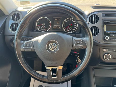 Used 2013 Volkswagen Tiguan S image 38