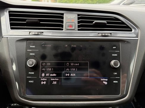 Used 2020 Volkswagen Tiguan SE image 34
