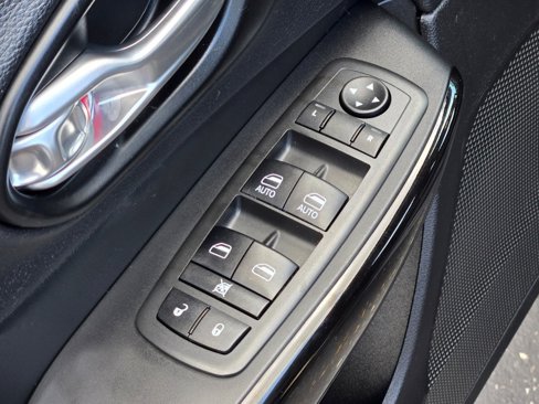 Used 2021 Jeep Cherokee Latitude Plus image 20