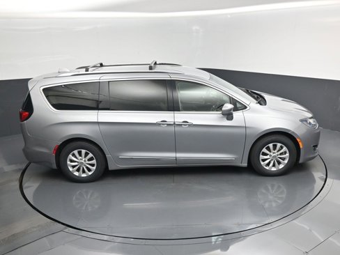 Used 2019 Chrysler Pacifica Touring-L image 34