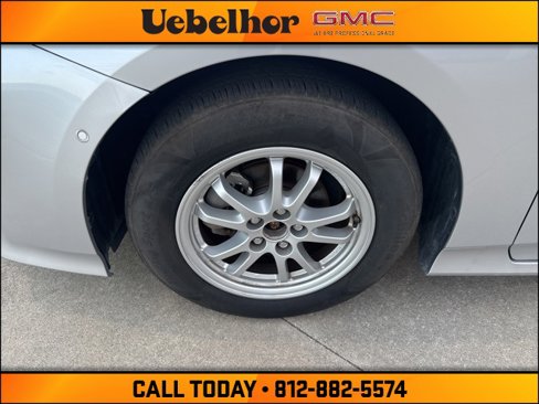Used 2021 Toyota Prius LE image 14