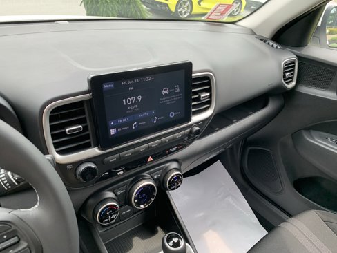 New 2025 Hyundai Venue SEL image 22