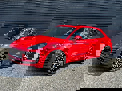 Certified 2025 Porsche Macan image 6