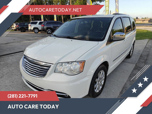 Used 2011 Chrysler Town & Country Touring-L image 1