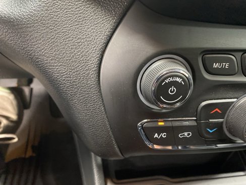 Used 2022 Jeep Cherokee Limited w/ Elite Package image 35