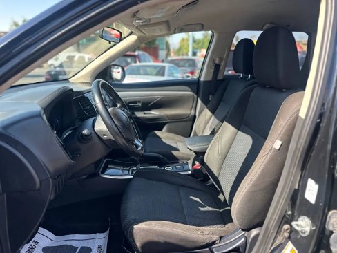 Used 2017 Mitsubishi Outlander ES image 24