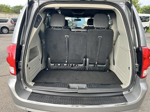 Used 2017 Dodge Grand Caravan SXT w/ Rear Park Assist Package image 10