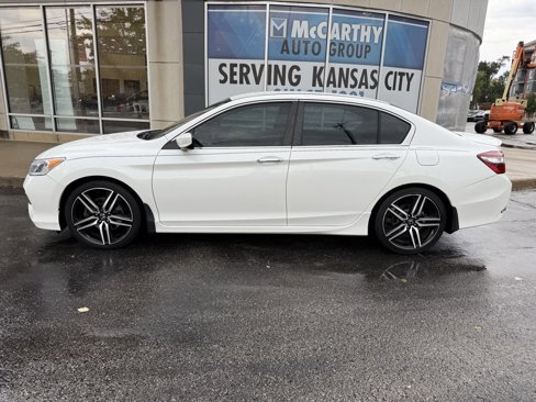 Used 2017 Honda Accord Sport image 2