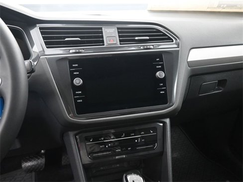 Used 2024 Volkswagen Tiguan SE image 6