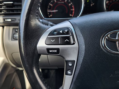 Used 2013 Toyota Highlander Limited image 26