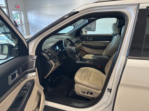Used 2018 Ford Explorer XLT w/ Equipment Group 202A image 23