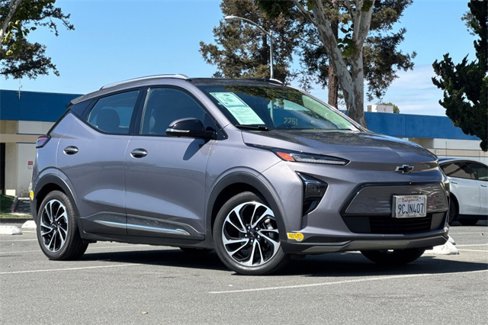 Used 2022 Chevrolet Bolt EUV Premier w/ Sun & Sound Package image 2