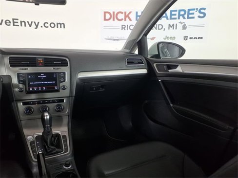 Used 2016 Volkswagen Golf SE image 15