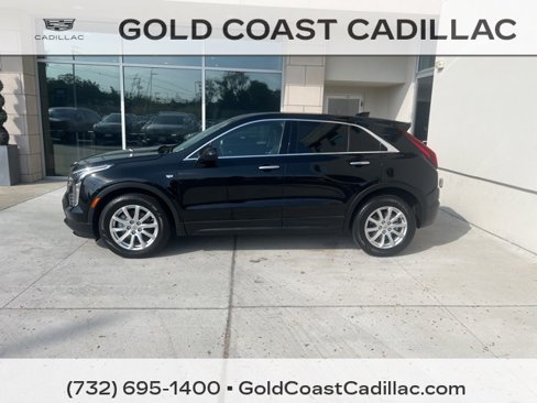 Used 2021 Cadillac XT4 Luxury w/ Cold Weather Package image 2