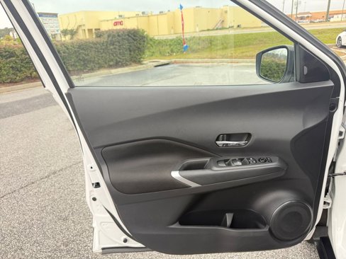 Used 2021 Nissan Kicks SV image 16