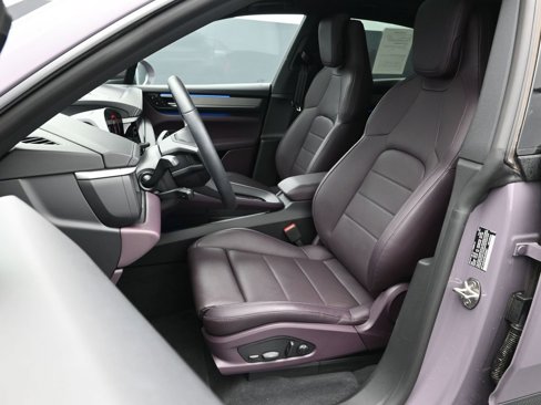 Certified 2024 Porsche Macan 4 Electric image 5