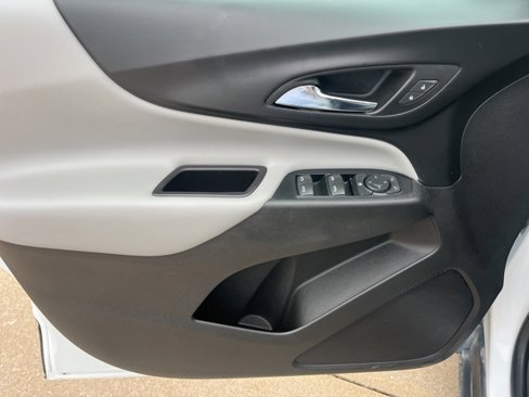 Used 2018 Chevrolet Equinox LS image 11