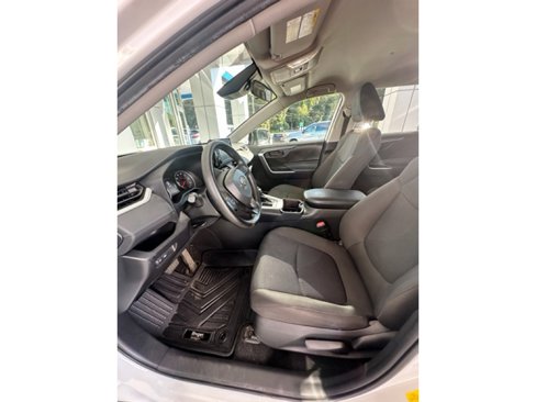 Used 2022 Toyota RAV4 LE image 15