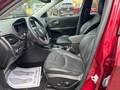 Used 2019 Jeep Cherokee Limited image 11