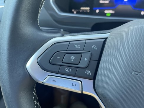 Certified 2022 Volkswagen Tiguan SE w/ Panoramic Sunroof Package image 22
