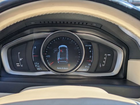 Used 2015 Volvo XC70 T6 Platinum w/ Protection Package image 17