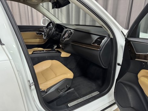 Used 2016 Volvo XC90 T6 Momentum w/ Momentum Plus Package image 8
