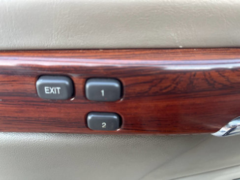 Used 2005 Cadillac De Ville w/ Deville Premium Package image 25