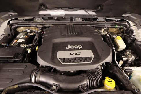 Used 2016 Jeep Wrangler Sahara image 17