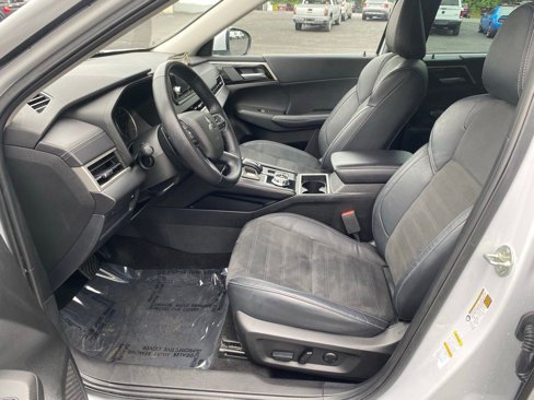 Used 2023 Mitsubishi Outlander SE image 11