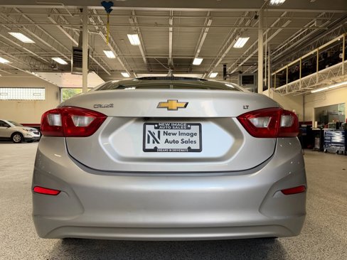 Used 2017 Chevrolet Cruze LT image 12