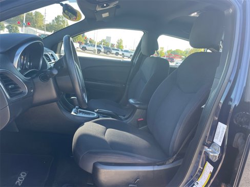 Used 2013 Chrysler 200 Touring image 3