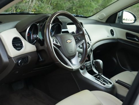 Used 2015 Chevrolet Cruze LT image 9