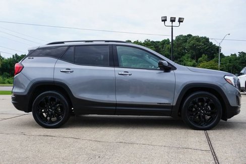 Used 2021 GMC Terrain SLE w/ Elevation Edition image 3