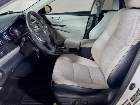 Used 2017 Toyota Camry SE image 11